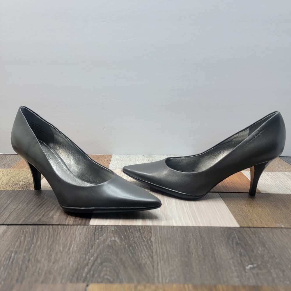 Women's 5.5M Grey Pointed Toe Mid Heels